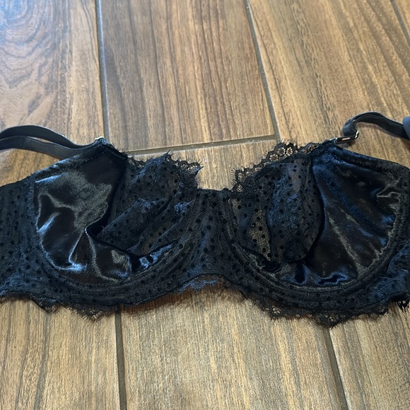 Brand new Victoria Secret Dream Angels black lace velvet bra 32 DDD - Picture 2 of 5